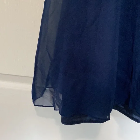 Evening Dress in gorgeous silk! Women’s sz 6 navy blue. Like new! Includes scarf - Picture 3 of 16